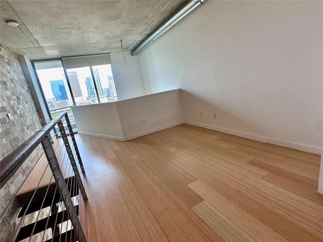 690 SW 1st Court 1213, Miami, FL 33130