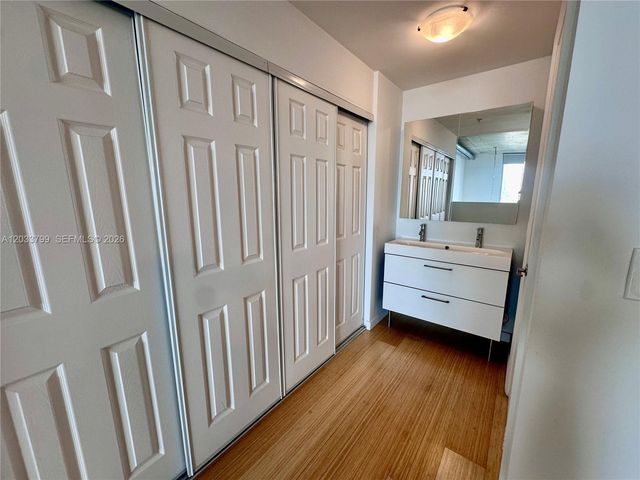 690 SW 1st Court 1213, Miami, FL 33130