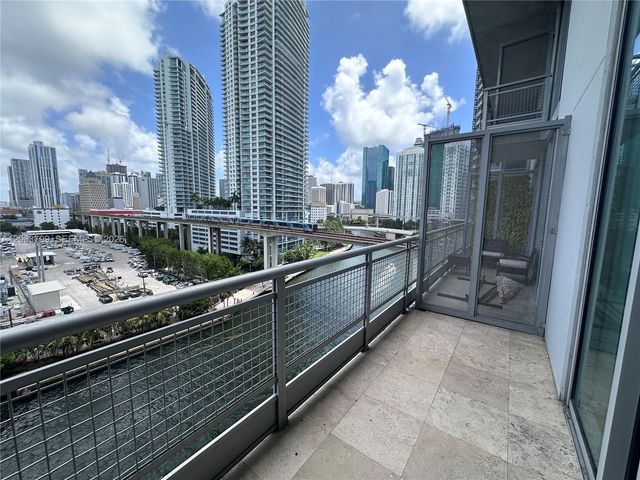 690 SW 1st Court 1213, Miami, FL 33130