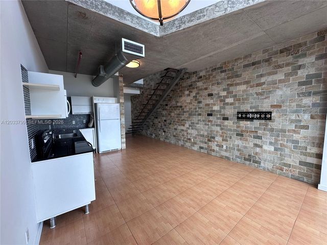 690 SW 1st Court 1213, Miami, FL 33130
