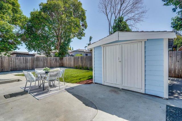 2220 Ralmar Avenue, East Palo Alto, CA 94303