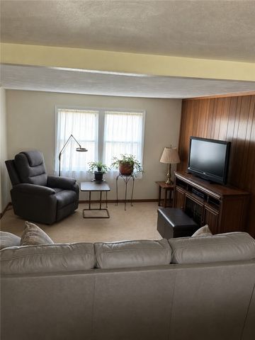 1350 Denton St, Hempfield Twp, PA 15601