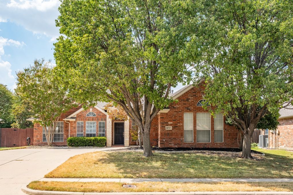 10717 Elmhurst Lane, Fort Worth, TX 76244 — exterior
