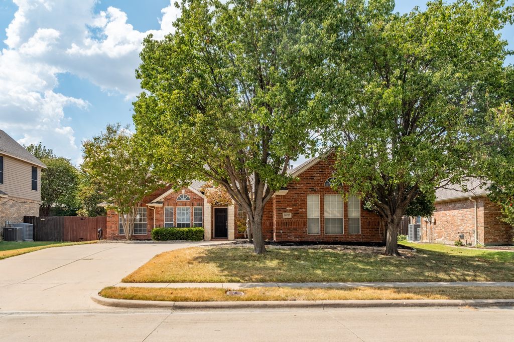 10717 Elmhurst Lane, Fort Worth, TX 76244 — photo 2