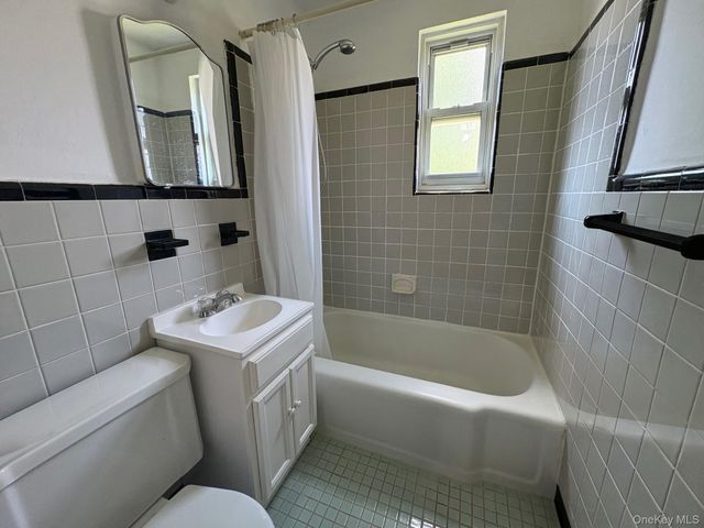 263-45 73rd Avenue 2nd Floor, Glen Oaks, NY 11004