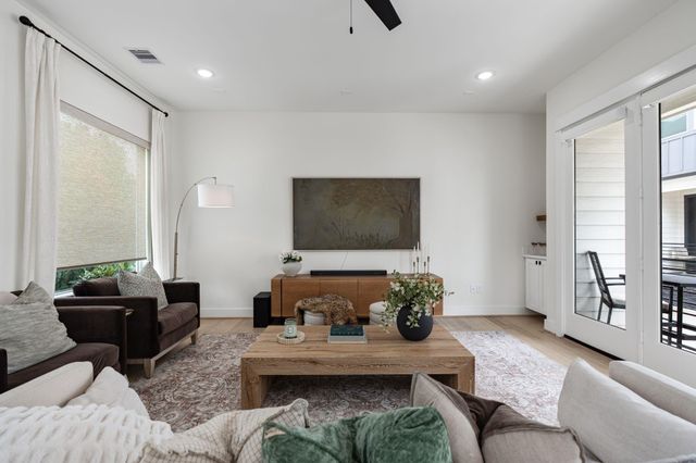 1207 E 24th Street A, Houston, TX 77009