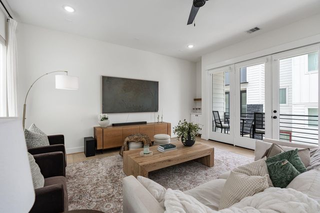 1207 E 24th Street A, Houston, TX 77009