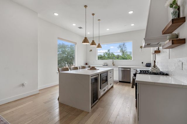 1207 E 24th Street A, Houston, TX 77009