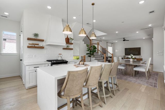 1207 E 24th Street A, Houston, TX 77009