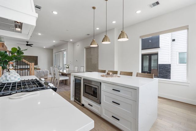 1207 E 24th Street A, Houston, TX 77009