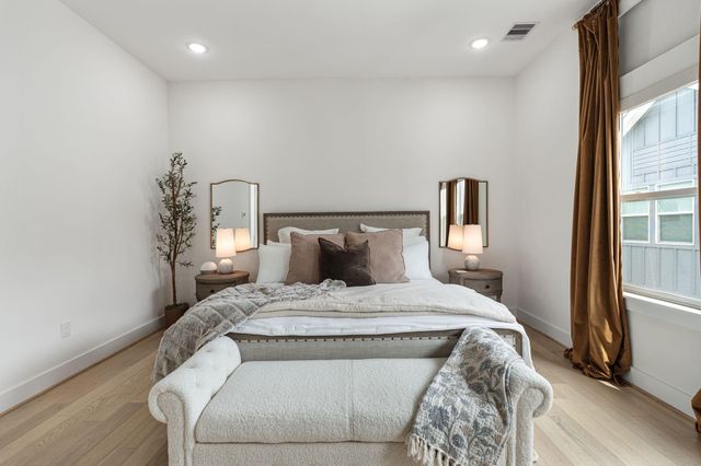 1207 E 24th Street A, Houston, TX 77009