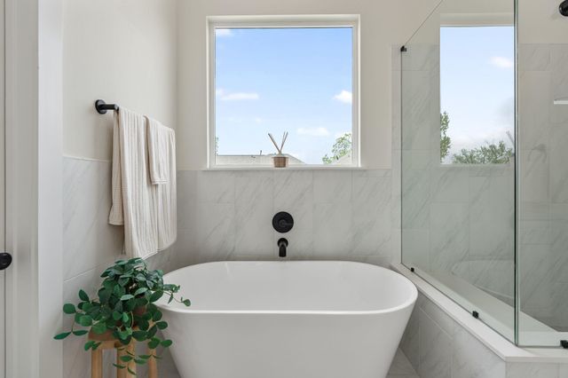 1207 E 24th Street A, Houston, TX 77009