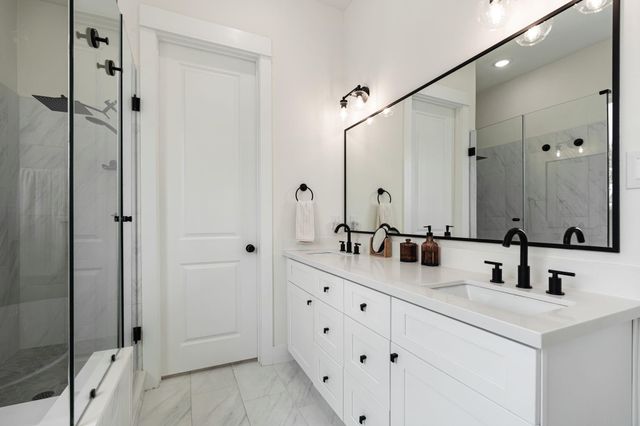 1207 E 24th Street A, Houston, TX 77009