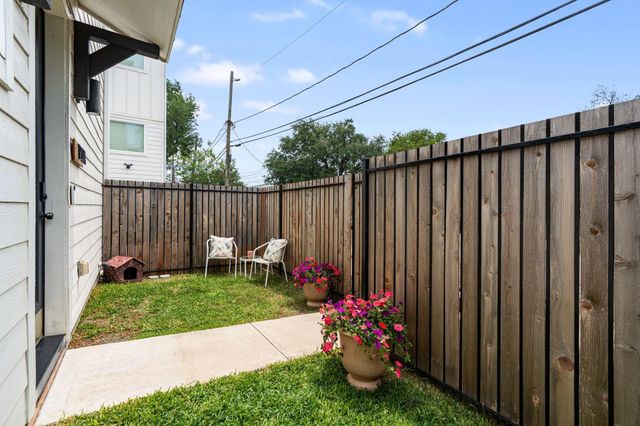 1207 E 24th Street A, Houston, TX 77009