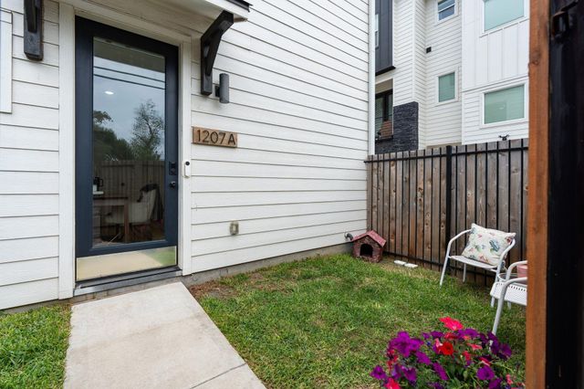 1207 E 24th Street A, Houston, TX 77009