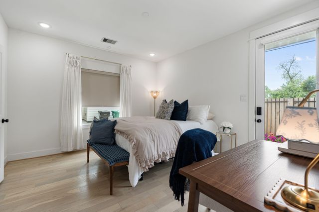 1207 E 24th Street A, Houston, TX 77009