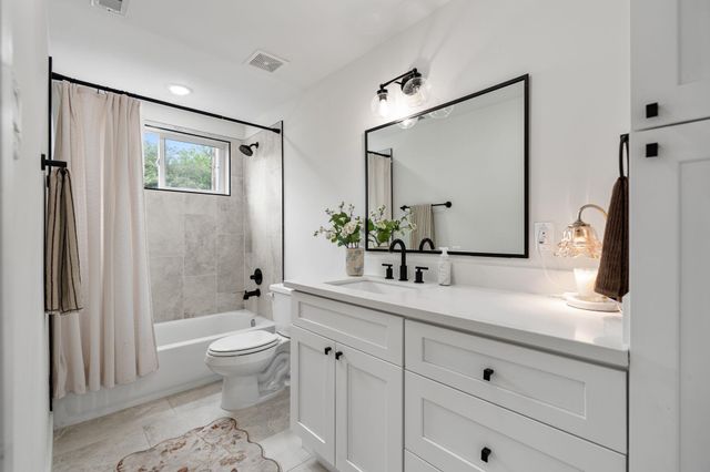 1207 E 24th Street A, Houston, TX 77009