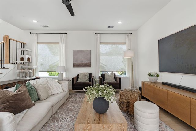 1207 E 24th Street A, Houston, TX 77009