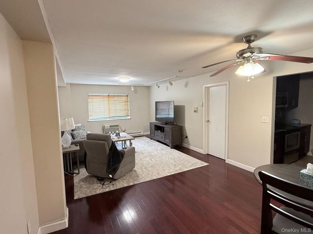 530 Hudson Avenue A3, Cedarhurst, NY 11516