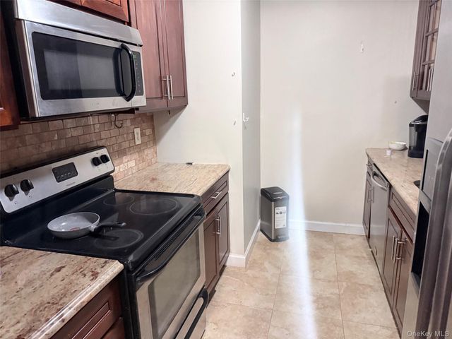 530 Hudson Avenue A3, Cedarhurst, NY 11516