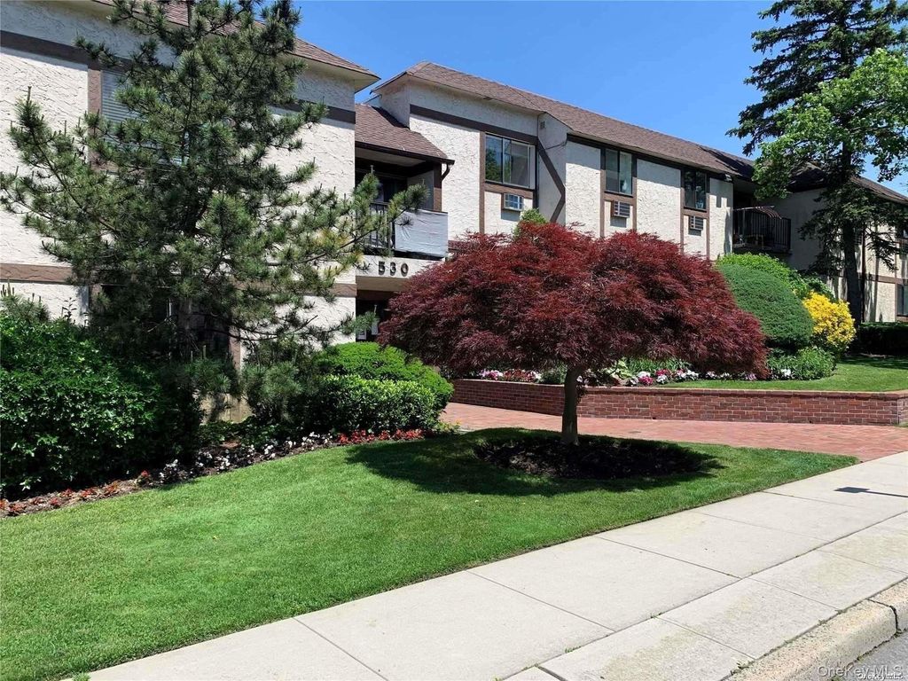530 Hudson Avenue A3, Cedarhurst, NY 11516