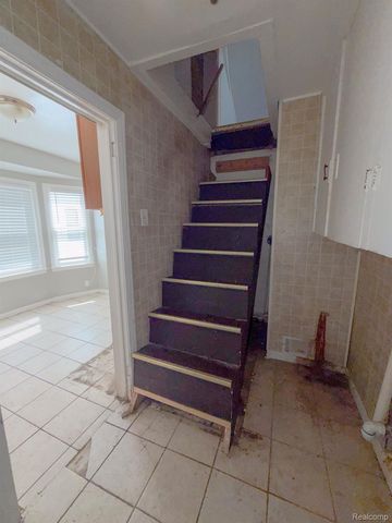 18533 Kenosha Street, Harper Woods, MI 48225