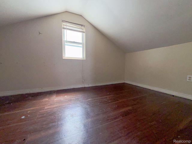 18533 Kenosha Street, Harper Woods, MI 48225