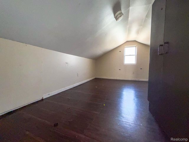 18533 Kenosha Street, Harper Woods, MI 48225