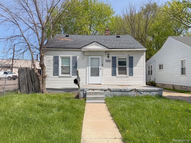18533 Kenosha Street, Harper Woods, MI 48225