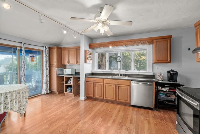 39 Fountain St, Braintree, MA 02184