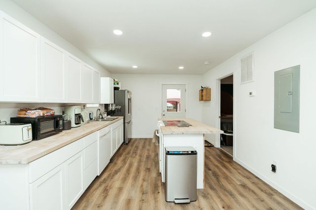 1956 West Atlantic Street, Springfield, MO 65803