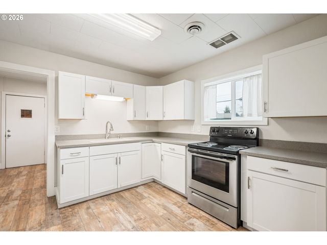 302 23RD Ave, Longview, WA 98632