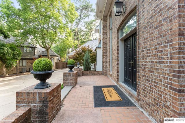 1110 S 112th Plaza, Omaha, NE 68144