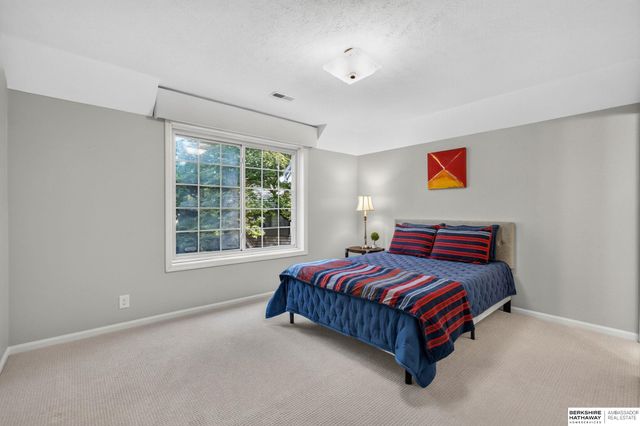 1110 S 112th Plaza, Omaha, NE 68144