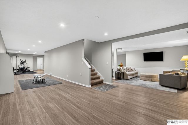 1110 S 112th Plaza, Omaha, NE 68144