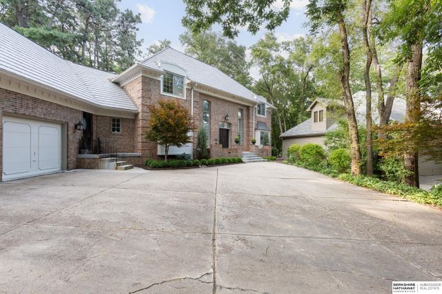 1110 S 112th Plaza, Omaha, NE 68144