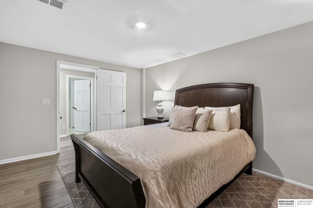 1110 S 112th Plaza, Omaha, NE 68144