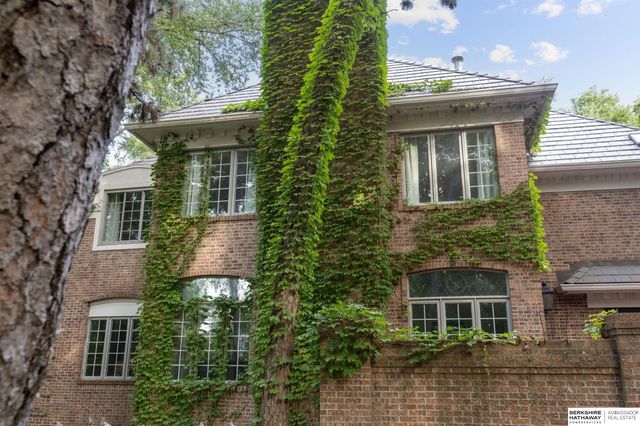 1110 S 112th Plaza, Omaha, NE 68144