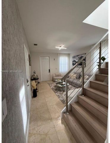 7022 NW 102nd Pl, Doral, FL 33178