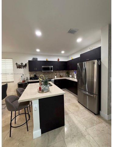 7022 NW 102nd Pl, Doral, FL 33178