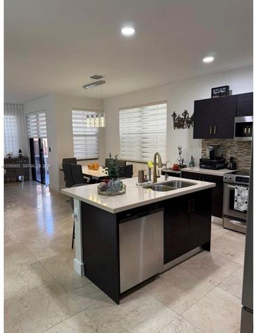 7022 NW 102nd Pl, Doral, FL 33178