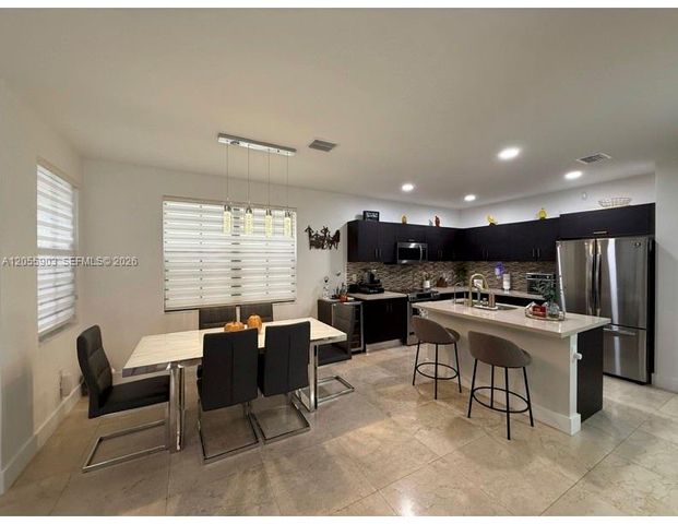 7022 NW 102nd Pl, Doral, FL 33178