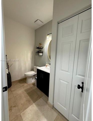 7022 NW 102nd Pl, Doral, FL 33178