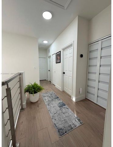 7022 NW 102nd Pl, Doral, FL 33178
