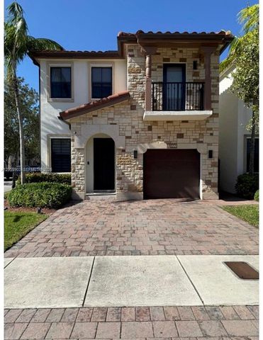 7022 NW 102nd Pl, Doral, FL 33178