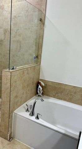 7022 NW 102nd Pl, Doral, FL 33178