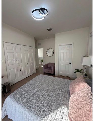 7022 NW 102nd Pl, Doral, FL 33178