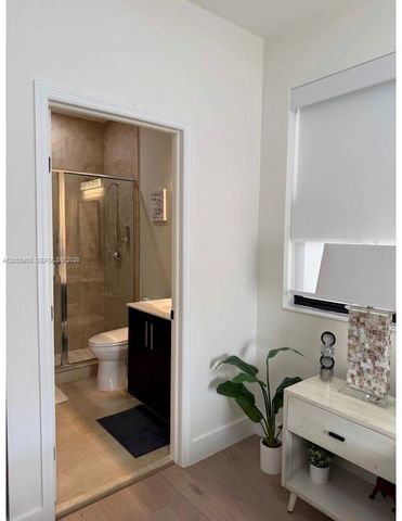 7022 NW 102nd Pl, Doral, FL 33178