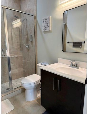 7022 NW 102nd Pl, Doral, FL 33178