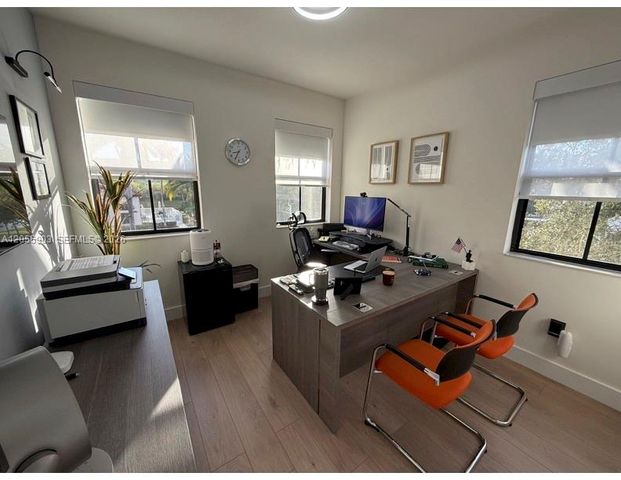 7022 NW 102nd Pl, Doral, FL 33178
